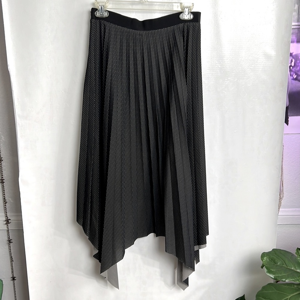 Aviù Pleated Maxi Black Skirt~Italy~44 asymmetrical lightweight black white NWT
